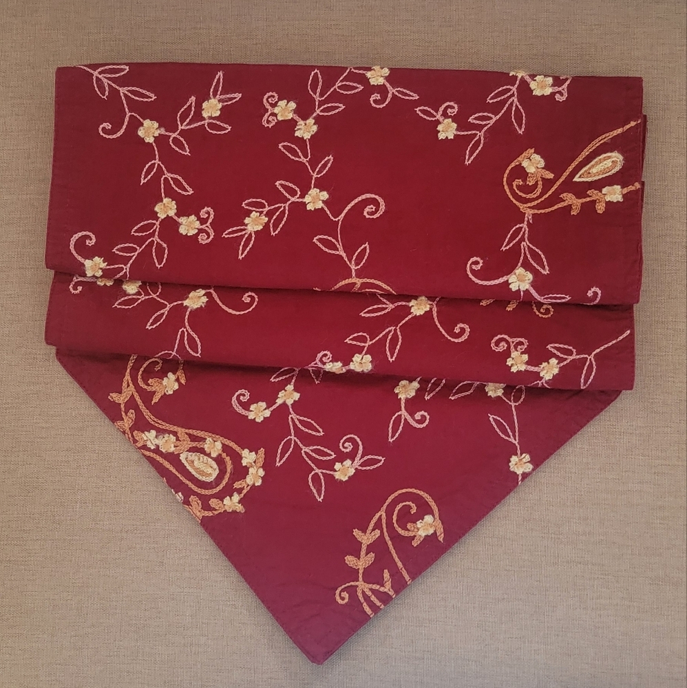 PIER 1 IMPORTS Table Runner